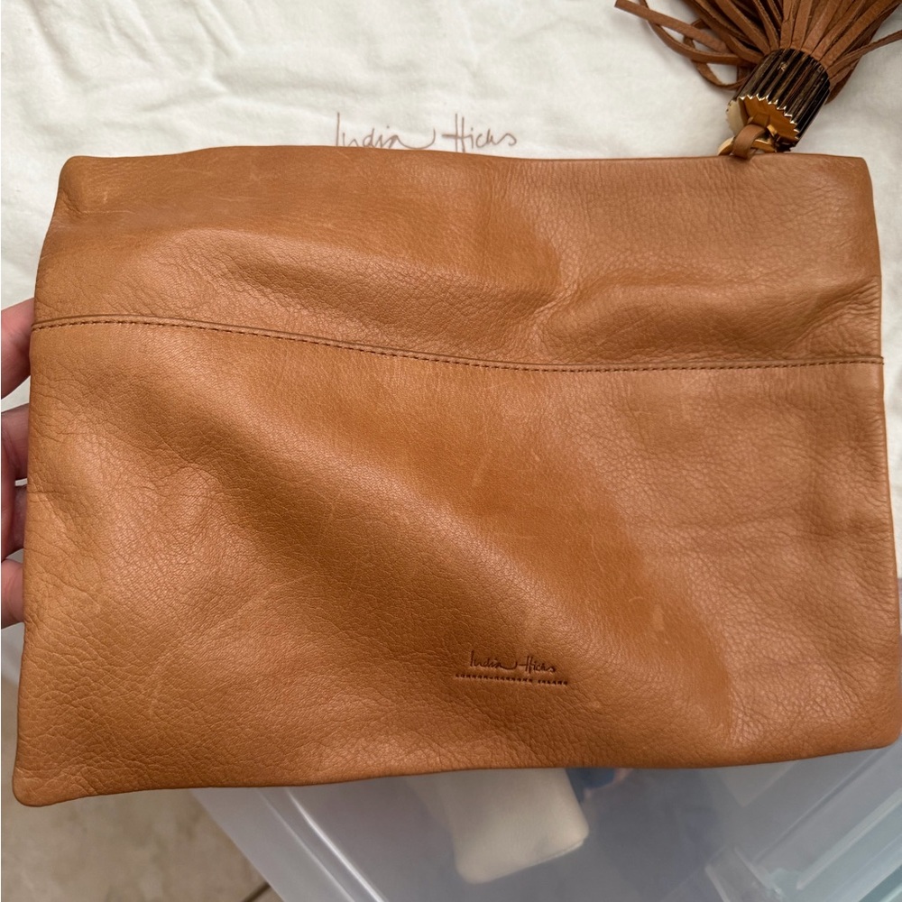 ✨India Hicks Carmen Clutch with Tassel Dust bag included Tan - Picture 9 of 10